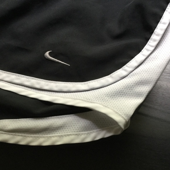 Nike ‘FITDRY’ Shorts - Picture 2 of 3